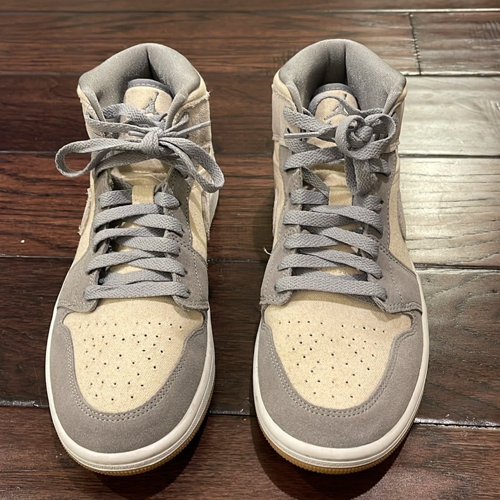 Nike Air Jordan 1, Mid; size 9 US, near new ; Cream / Gray - Picture 3 of 4